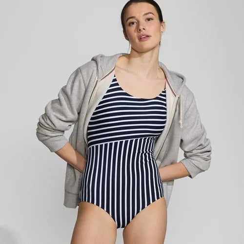 Women's Scoop Neck Tugless Sporty One Piece Swimsuit