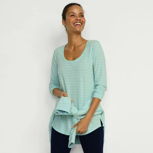 Women's Long Sleeve Power Performance Scoop Neck Curved Hem Tunic Tee