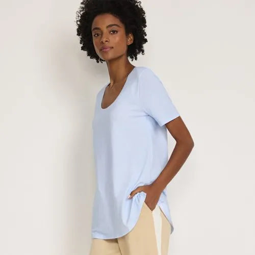 Women's Short Sleeve Power Performance Scoop Neck Curved Hem Tunic Tee